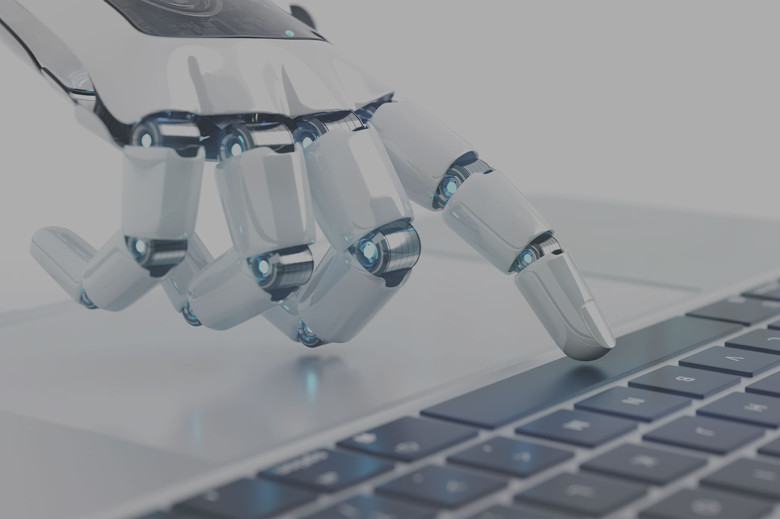 A robotic hand with sleek, white mechanical fingers is gently pressing a key on a laptop keyboard. The text overlay reads: "Artificial Intelligence – Hochqualifizierte AI/ML Beratung und Integration" with a green button labeled "Mehr nachlesen". The image symbolizes advanced technology, artificial intelligence, and machine learning consulting services.