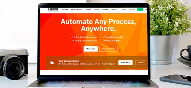Bildschirm mit Camunda Website