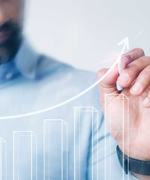 Säulendiagramm mit Pfeilkurve und einer Hand, die im Gesamtbild eine Auswertung des Diagramms darstellt