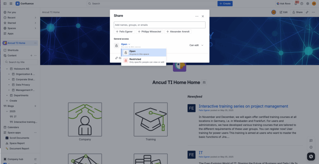 Screenshot der Confluence Oberfläche mit einem Popup-Fenster auf dem ein Inhalt an verschiedene Mitarbeiter geteilt werden soll und einem Dropdown-Menü mit der Auswahl "Open" oder "Restricted" zur Darstellung der Sicherheitskonzepte innerhalb der Teilfunktion.